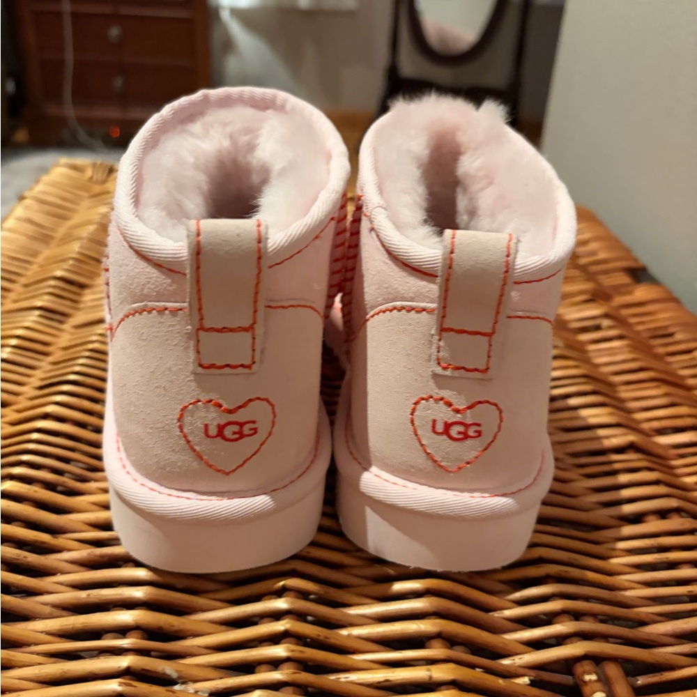 Uggs Classic Ultra Mini Love 26 — size 7, never worn